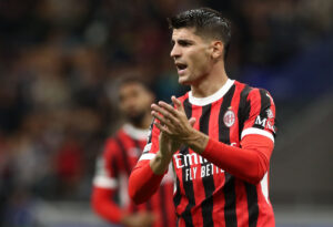 Alvaro-Morata-Milan-applaud.jpg