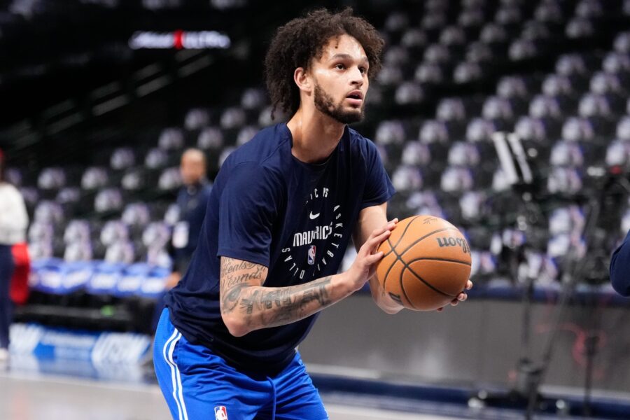 Dereck-Lively-II-Mavericks-900x600.jpg