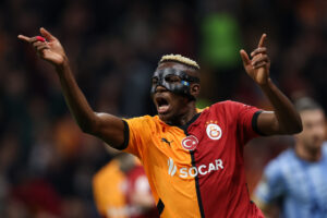 Victor-Osimhen-mask-Galatasaray.jpg