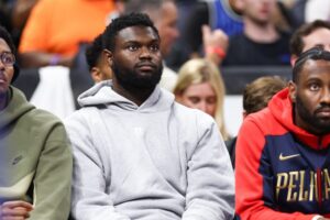 Zion-Williamson-street-clothes-900x600.jpg