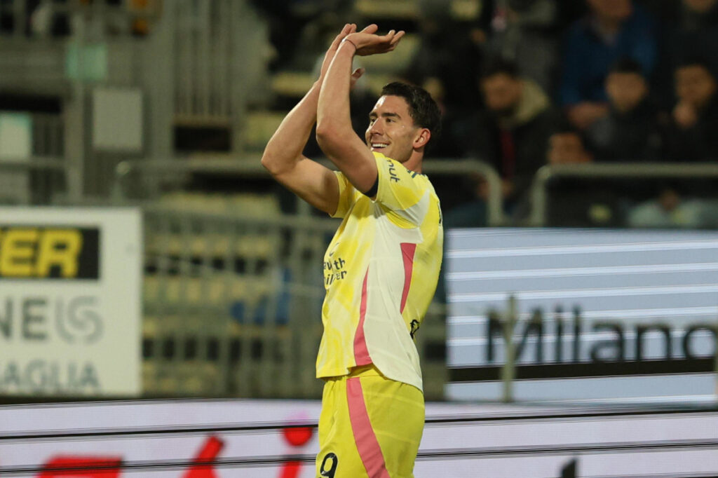 Dusan-Vlahovic-basketball-celebrate.jpg