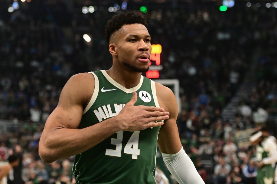 Giannis-Antetokounmpo-900x600.jpg