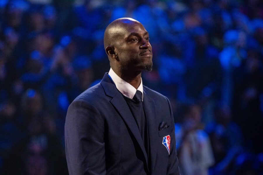 Kevin-Garnett-900x600.jpg