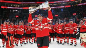 nathan-mackinnon-canada-trophy.jpg