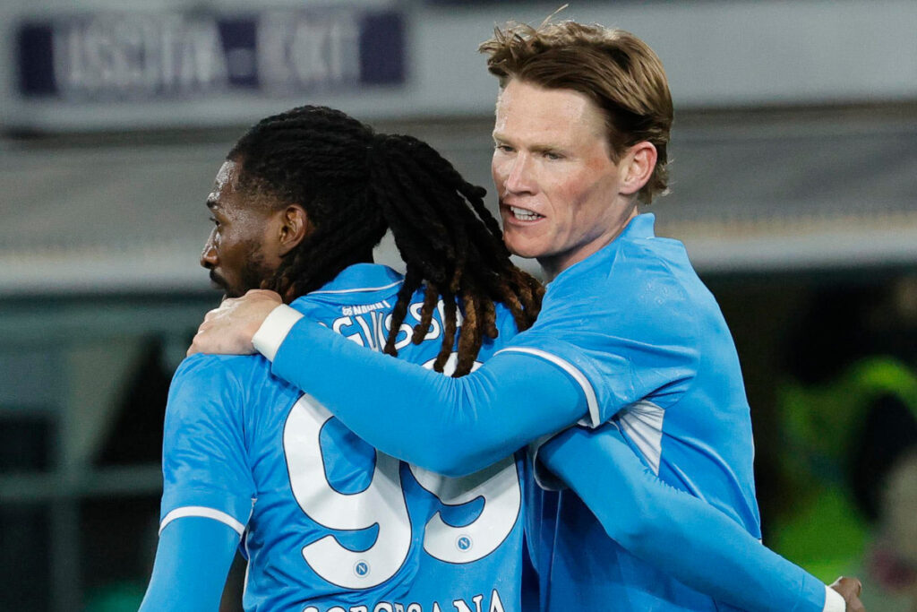 Andre-Frank-Zambo-Anguissa-Scott-McTominay-Napoli-celebrate.jpg