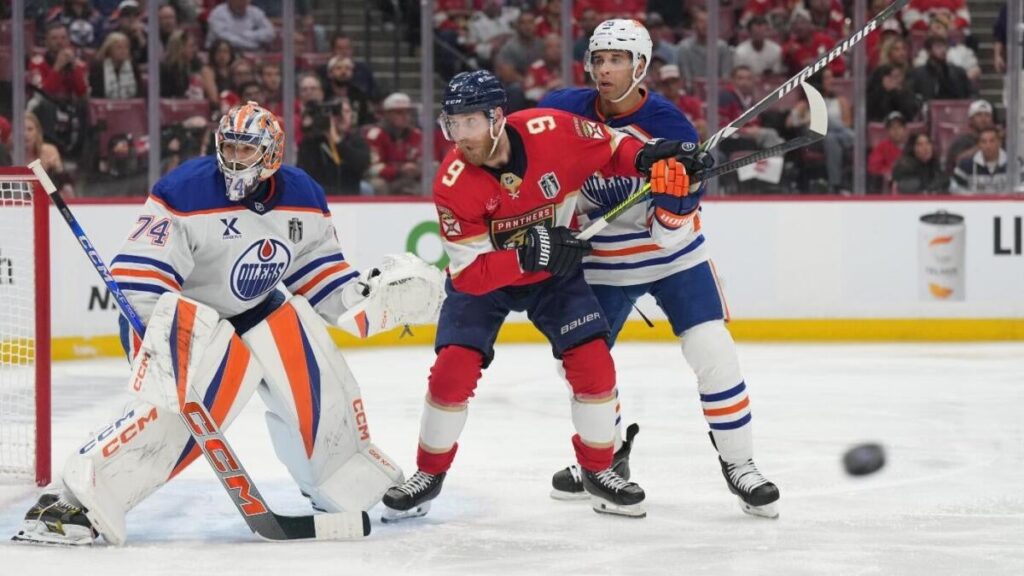 sam-bennett-panthers-imagn.jpg