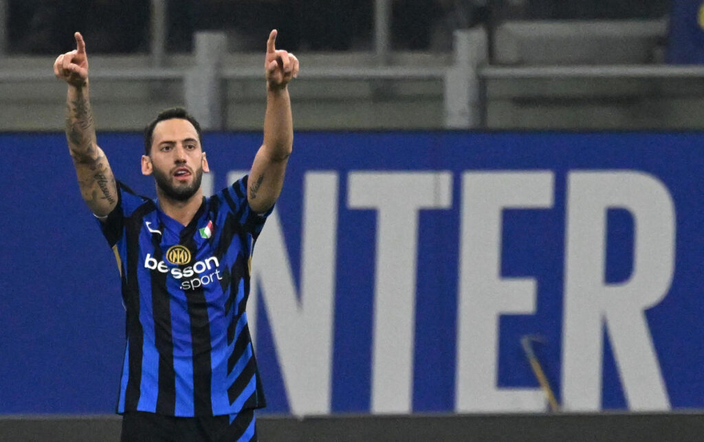 Hakan-Calhanoglu-Inter-sign-celebrate.jpg