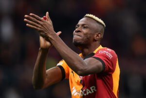 Victor-Osimhen-applaud.jpg