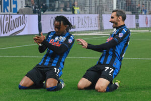 Ademola-Lookman-Davide-Zappacosta-Atalanta-celebrate.jpg