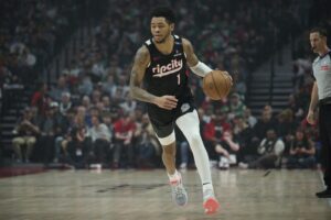 Anfernee-Simons-Blazers-900x600.jpg