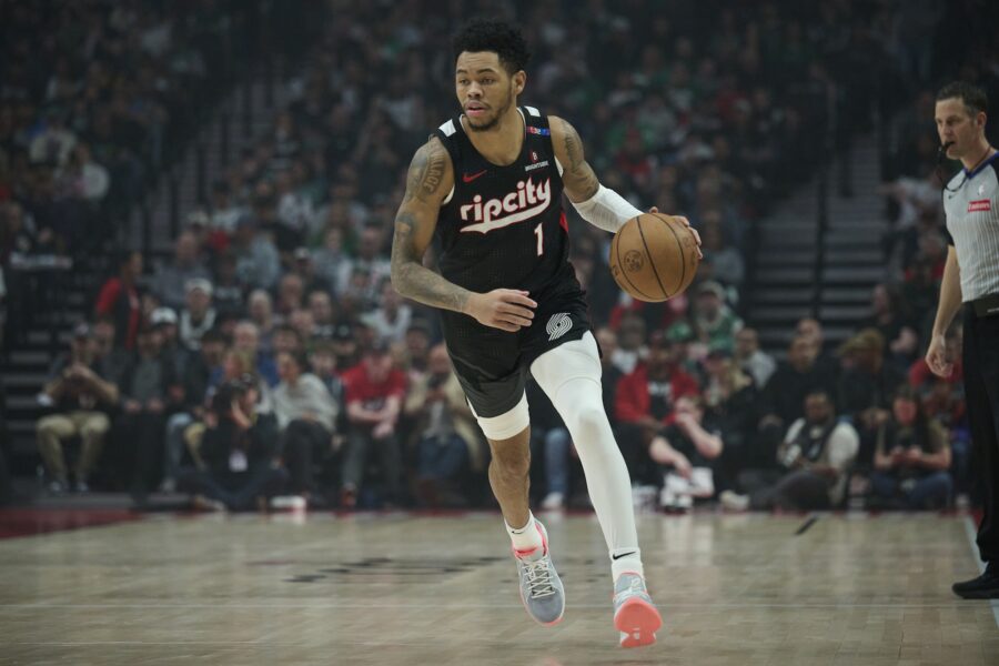 Anfernee-Simons-Blazers-900x600.jpg