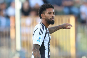 Douglas-Luiz-Juventus.jpg
