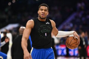Giannis-Antetokounmpo-Milwaukee-Bucks-900x600.jpg